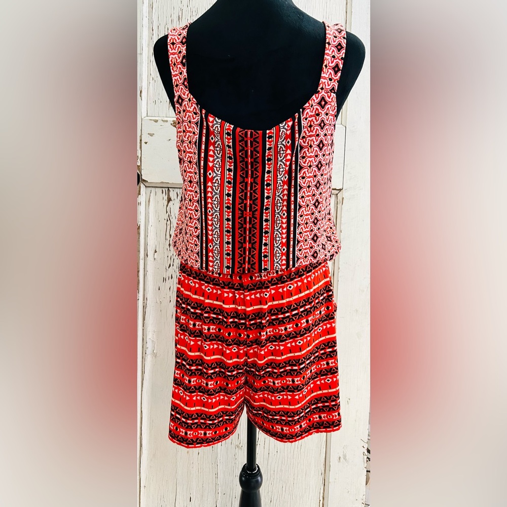 WHBM/ Sleeveless Belted Romper-‎ NWOT- Size:6… - Picture 4 of 7